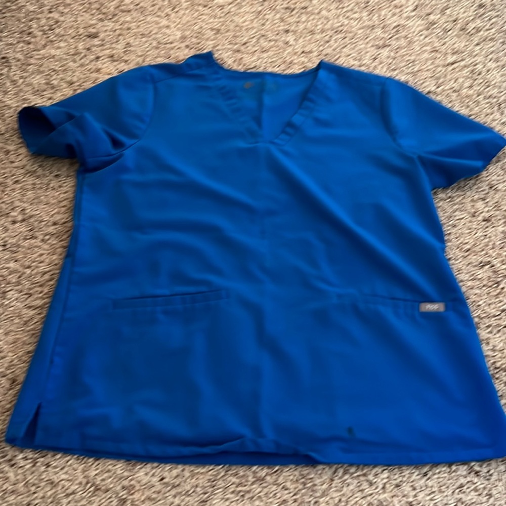 Figs Casma 3 pocket scrub top, large, royal blue
